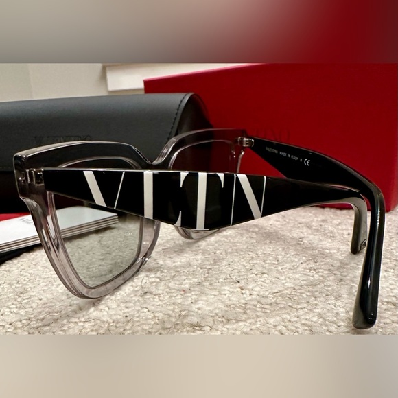 New! Valentino Square Sunglasses w/ Studs, Transparent Grey VA4084F NEW in Box! - Picture 8 of 12